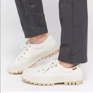 NWOT Unisex UO x Palladium Pallashock OG Sneakers